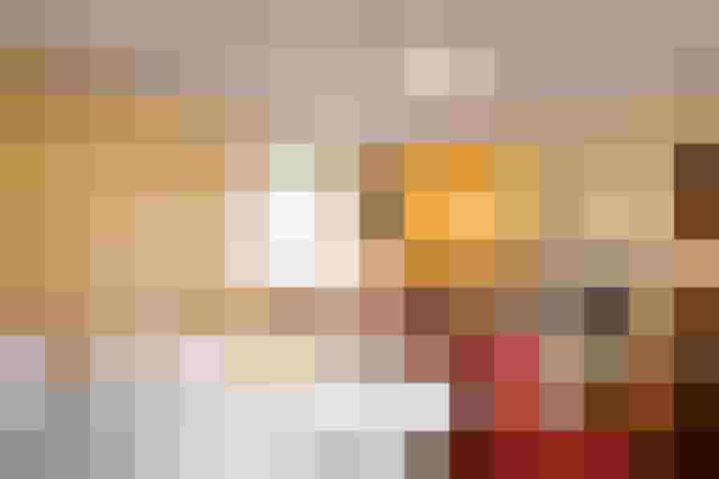 Gemütliches Zimmer im Hotel Steindlwirt mit Doppelbett und Sitzecke für Familien.