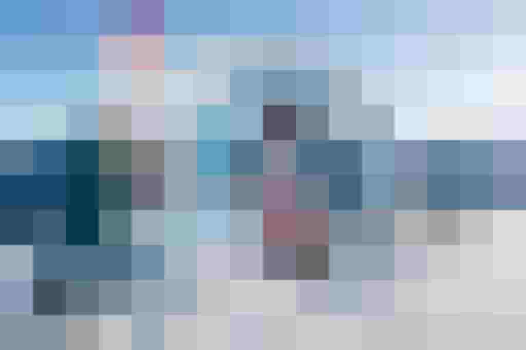 Skifahrer an der Talstation in den Alpen, bereit für unvergessliche Wintermomente.